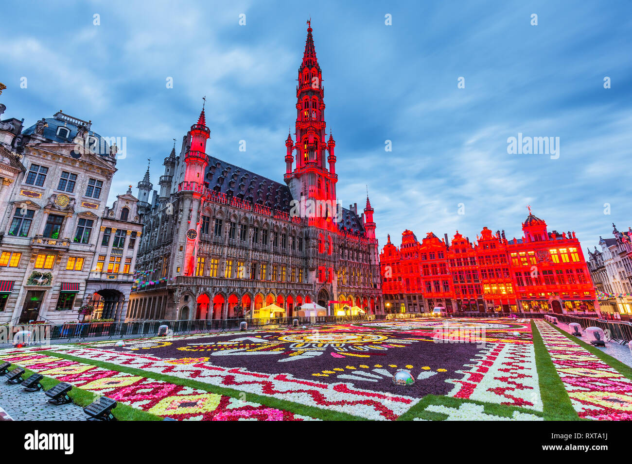 Bruselas, Bélgica. Grand Place durante 2018 Alfombra de Flores festival. Este año el tema fue México. Foto de stock