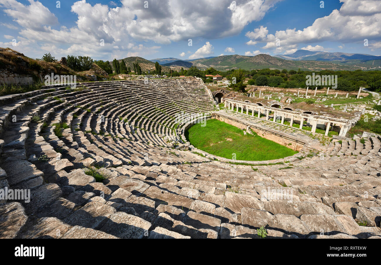 Teatro Romano de Afrodisia dedicado a Afrodita y la gente de la ciudad por Julius Zoilos en la segunda mitad del siglo I A.C. Más de 8000 asientos pe Foto de stock