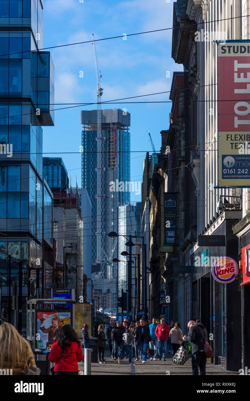 Uno de los bloques de Deansgate torre cuadrada (en construcción) de Mosley Street, Manchester, Inglaterra, Reino Unido. Foto de stock