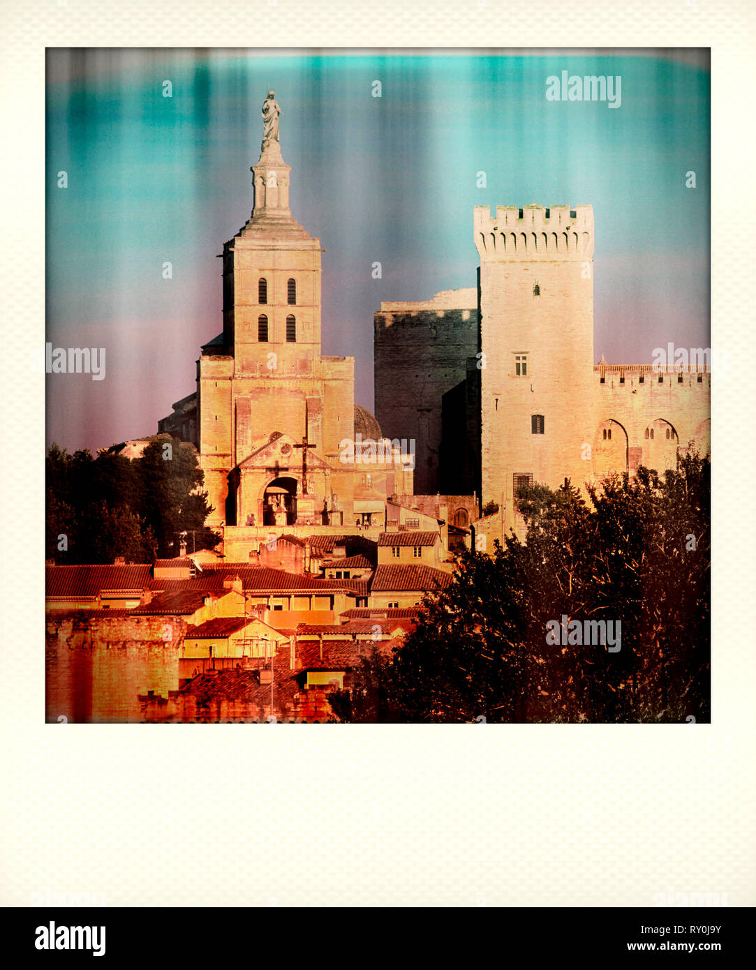 Efecto Polaroid, Palais des Papes, el Palacio de los Papas de Avignon,  Francia, Europa Fotografía de stock - Alamy