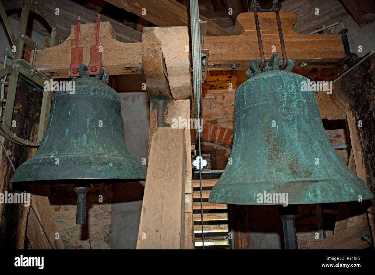 Las campanas de la iglesia, la torre de la iglesia, Buchhofen, Baviera, Alemania Foto de stock