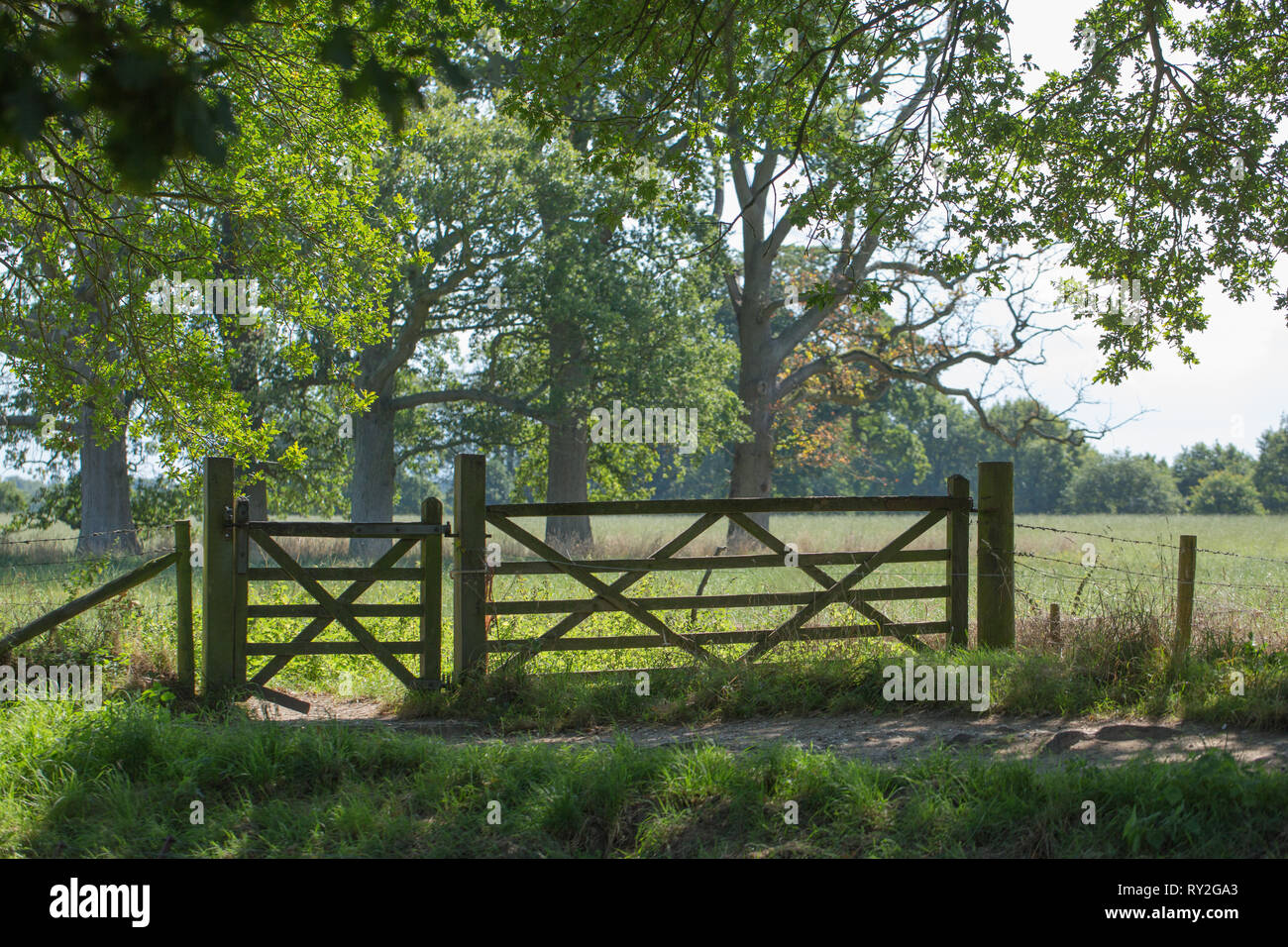 Puertas de entrada al campo fotografías e imágenes de alta resolución -  Alamy