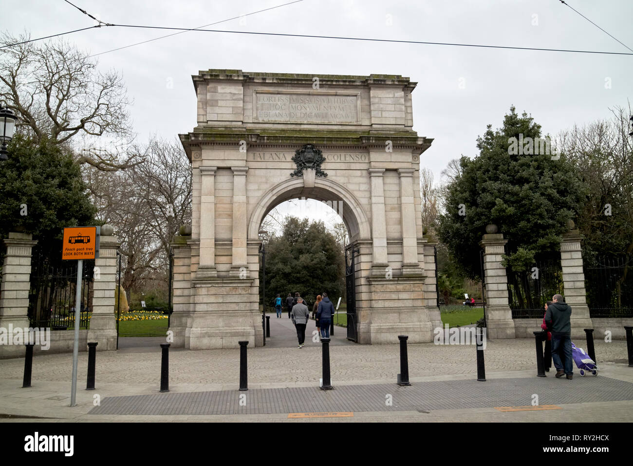 La Fusiliers Arch, entrada a St Stephens Green Dublín, República de Irlanda, Europa Foto de stock