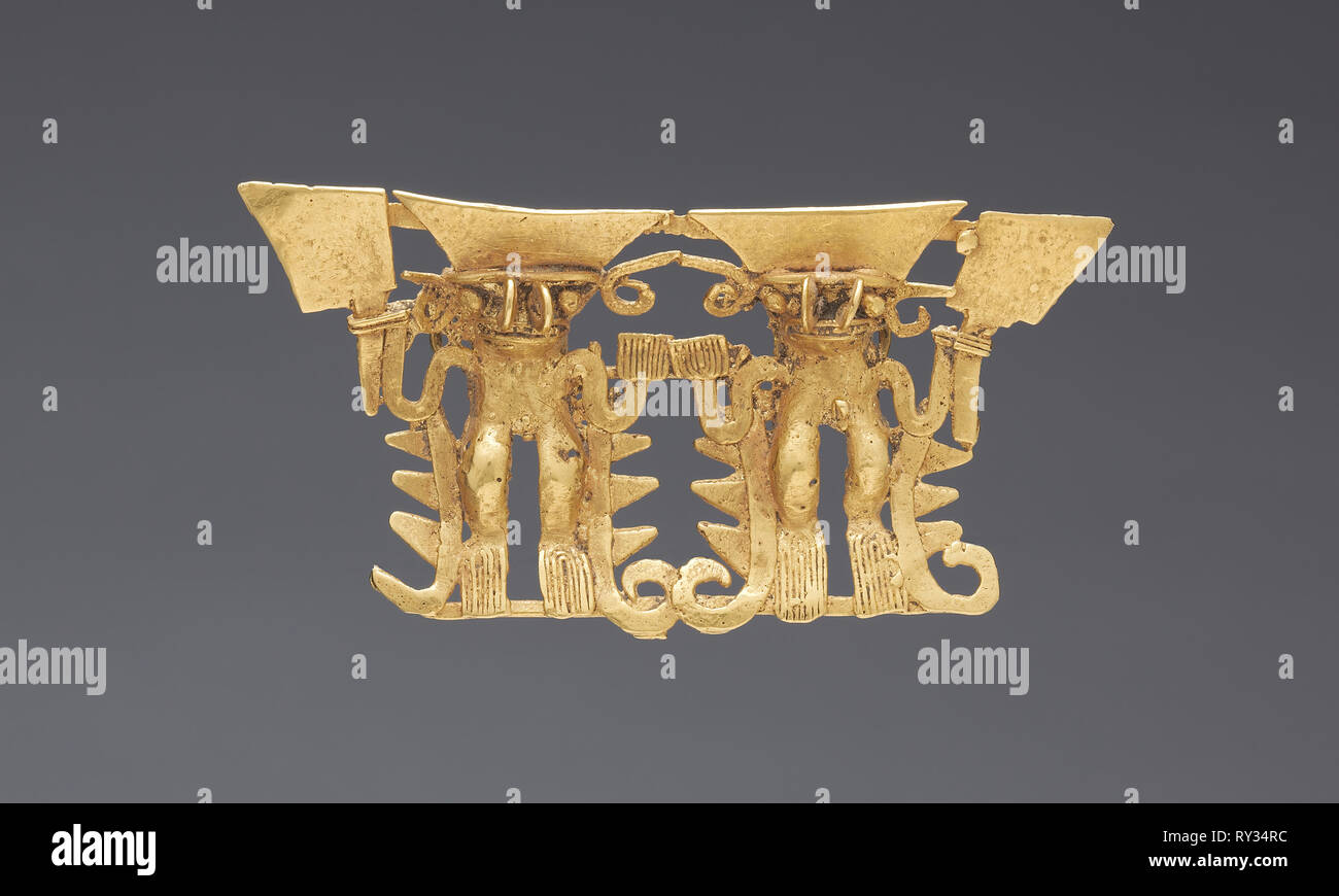 Cifras Bat-Nosed colgante, 1000-1550. Panamá, la Península de Azuero, Parita, estilo 11th-16th siglo. Oro fundido; total: 4,2 x 8,1 x 1,6 cm (1 5/8" x 3 5/8" x 3/16" Foto de stock
