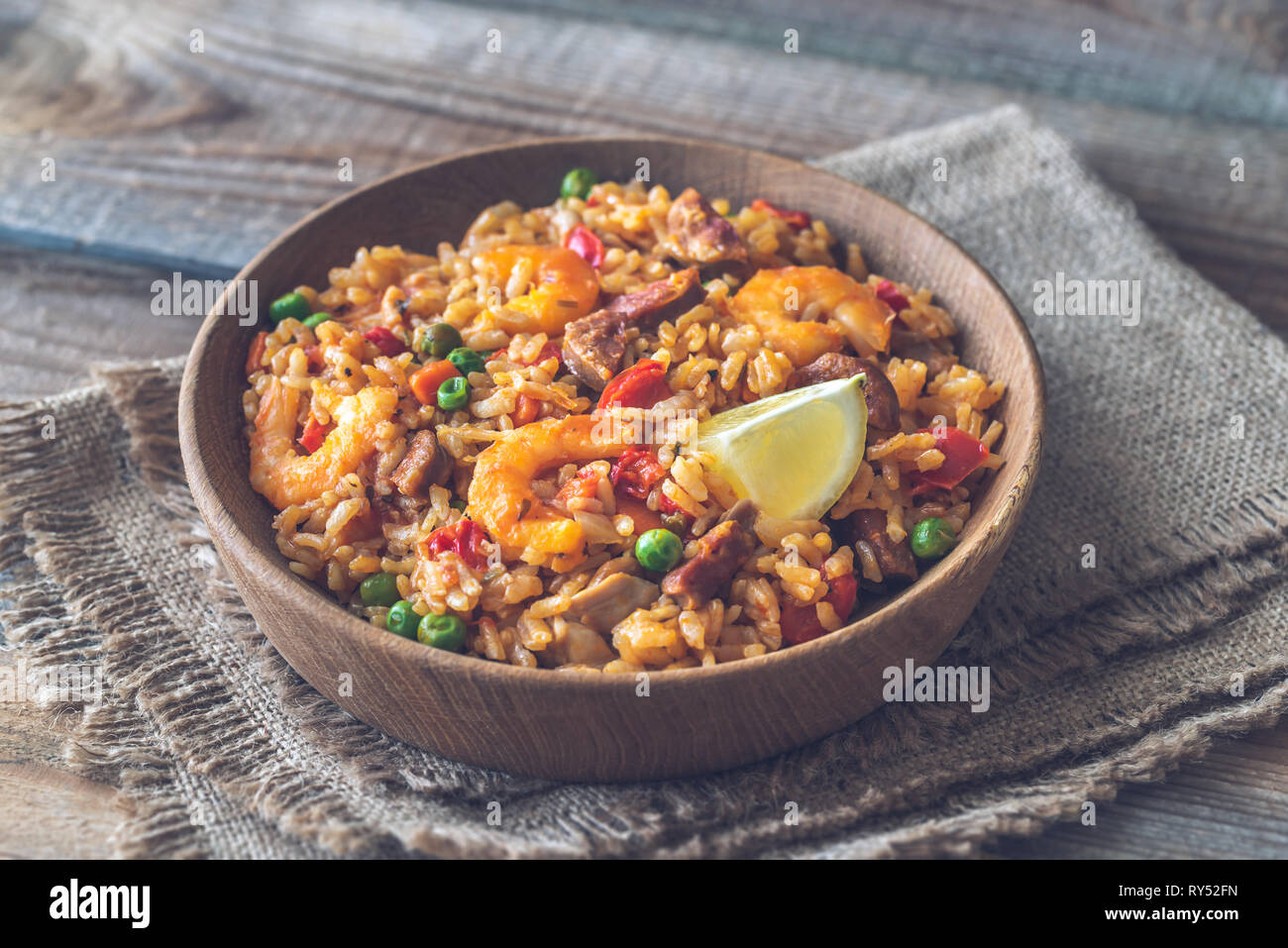 Paella de chorizo fotografías e imágenes de alta resolución Alamy