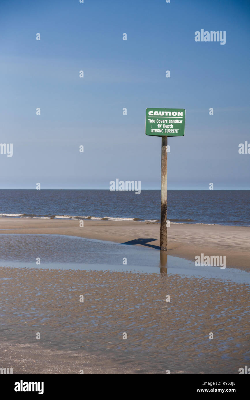 Cartel de advertencia fuerte corriente de marea oceánica en Jekyll Island GA Foto de stock