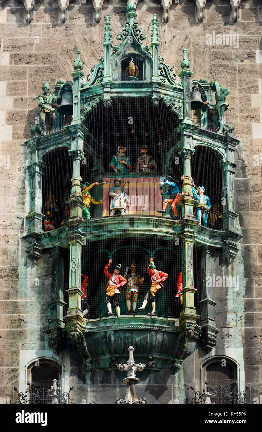 El Glockenspiel, Neues Rathaus, Marienplatz, Muenchen, Bayern, Deutschland Foto de stock