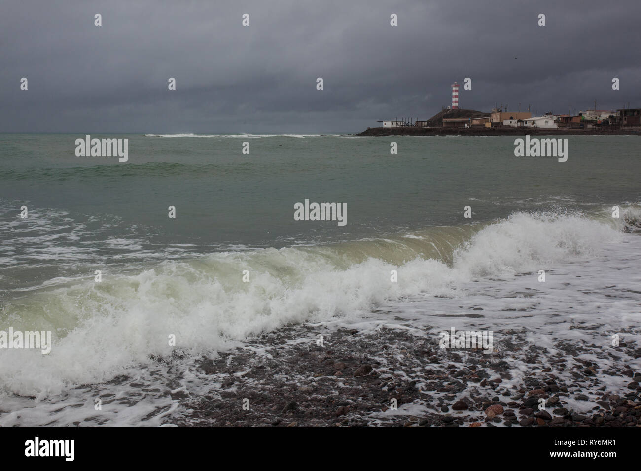 Stormy skies lighthouse sea fotografías e imágenes de alta resolución -  Alamy