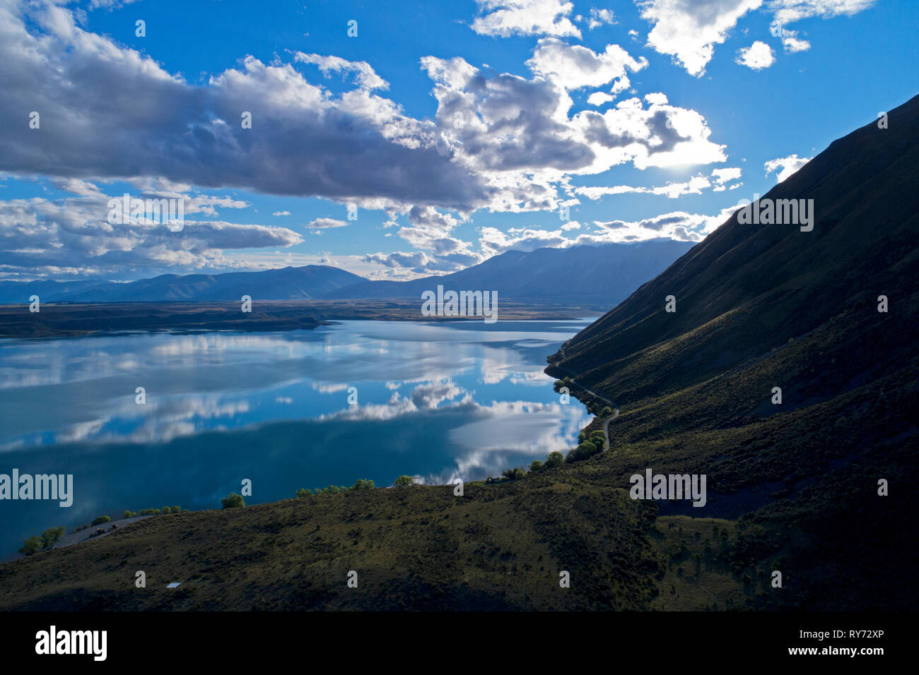 El lago Ohau y Ben Ohau, Mackenzie País, Isla del Sur, Nueva Zelanda - antena Foto de stock