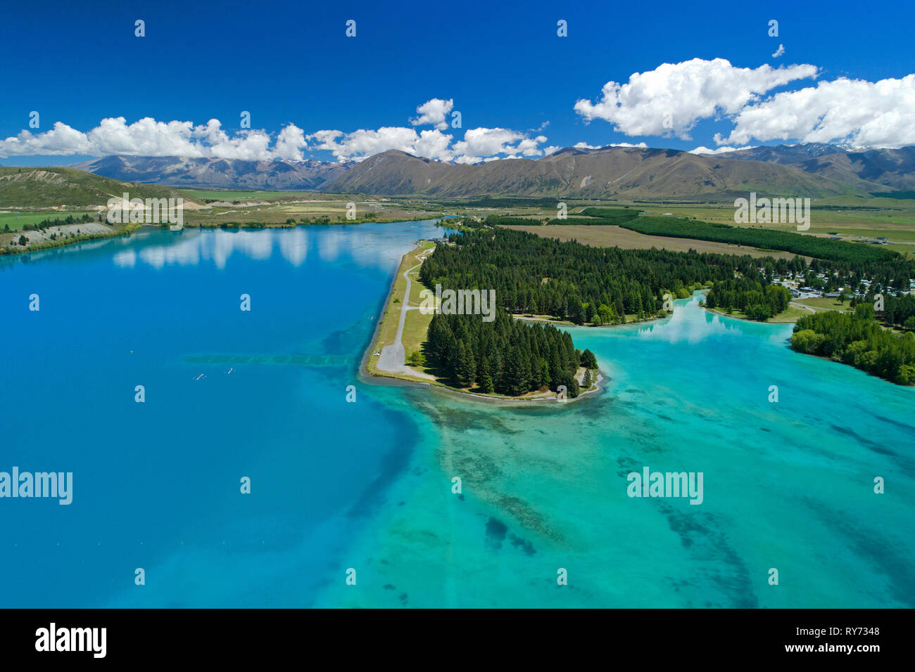 Lago Ruataniwha Ruataniwha y curso de remo, Mackenzie País, Isla del Sur, Nueva Zelanda - antena Foto de stock