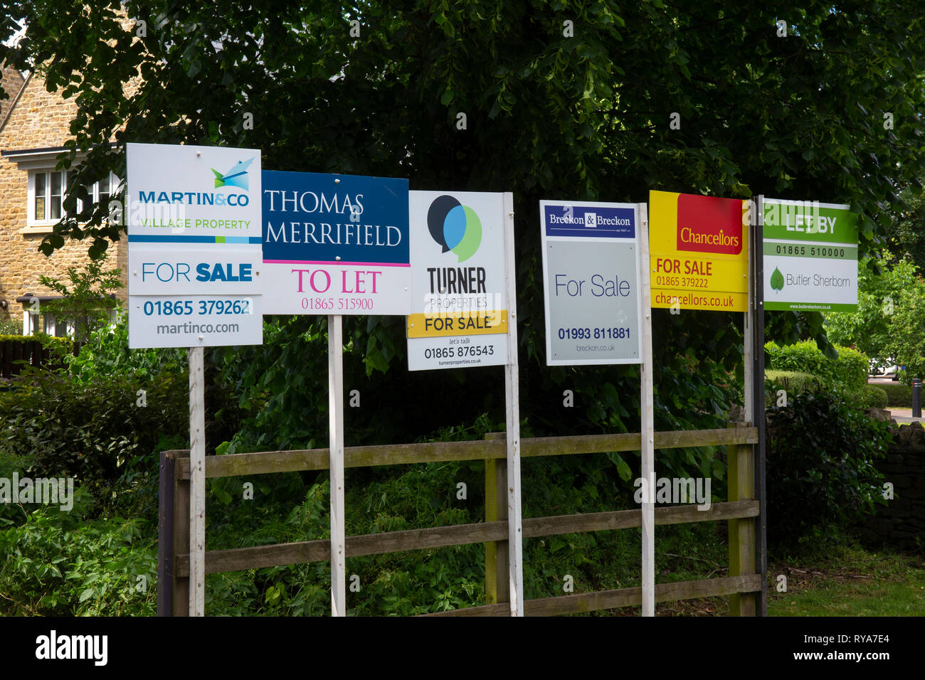 Estate Agent signos,Oxfordshire, Inglaterra Foto de stock