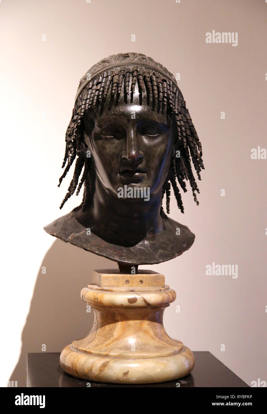 Ptolomeo Apion (116-96 a.C.). Busto de bronce (siglo I AC) de Villa dei Papiry en Herculano, Italia. Museo Arqueológico, Nápoles. Foto de stock