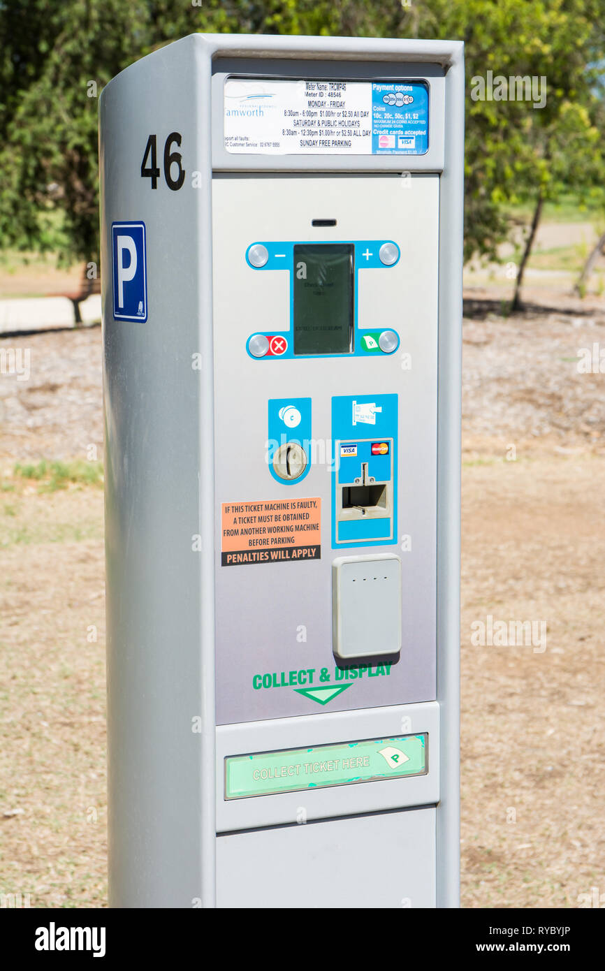 Pagar y mostrar ticket de aparcamiento la máquina a Tamworth, Australia. Foto de stock