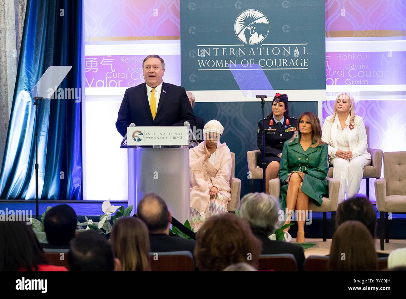 La Secretaria de Estado estadounidense Mike Pompeo ofrece comentarios en el 2019 International Women of Courage ceremonia de entrega de premios en el Departamento de Estado el 7 de marzo de 2019 en Washington, DC. Foto de stock
