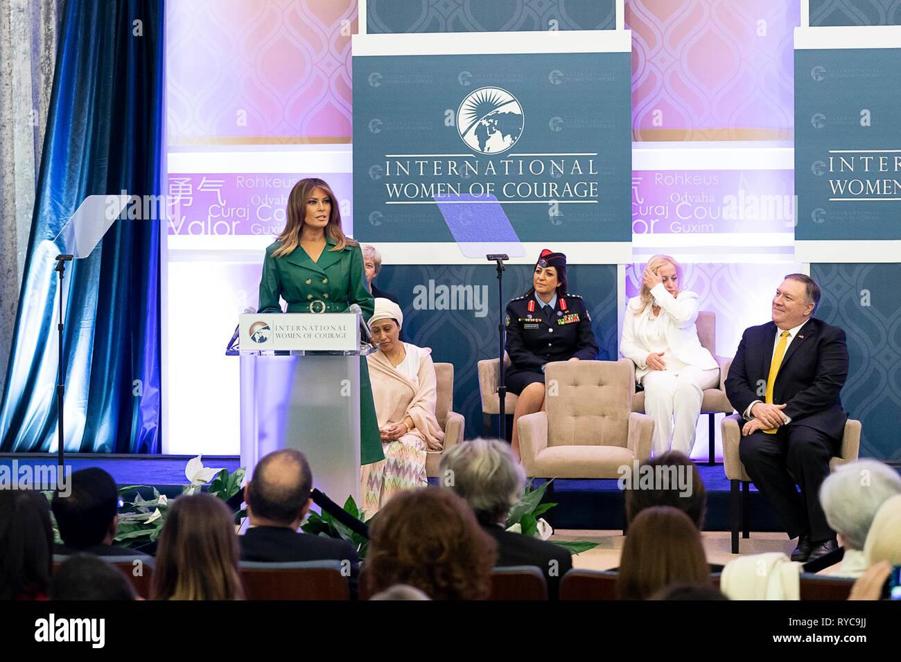 La Primera Dama de EE.UU. Melania hace declaraciones al 2019 International Women of Courage ceremonia de entrega de premios en el Departamento de Estado el 7 de marzo de 2019 en Washington, DC. Foto de stock