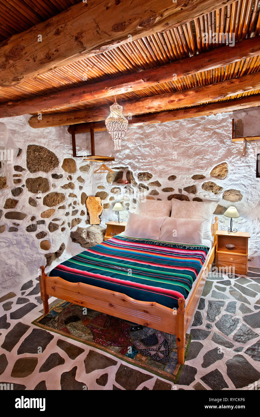 Una excelente muestra de la arquitectura rural tradicional de Creta, como esas viejas casas han sido convertidas en preciosos bungalows, cerca Makrygialos. Foto de stock