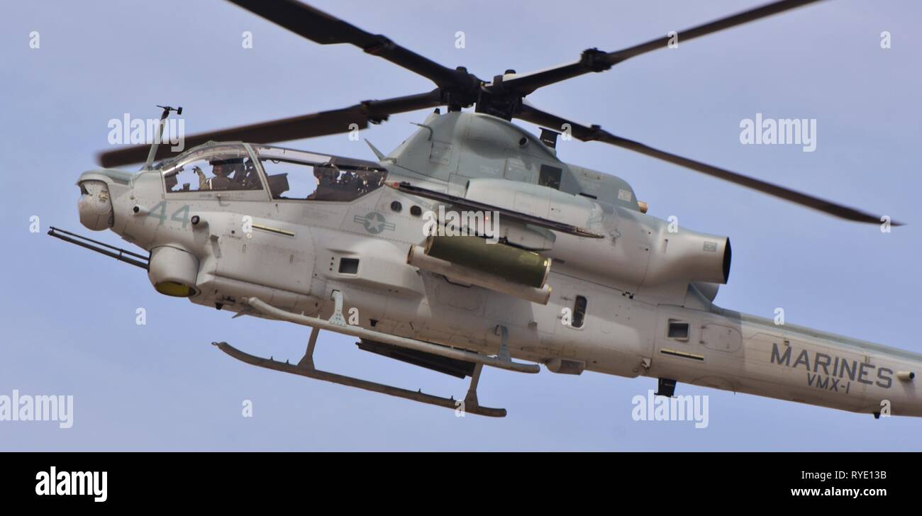 Un Cuerpo de Marines de EE.UU AH-1Z Viper helicóptero de ataque en MCAS Yuma. Este AH-1Z Viper pertenece a El VMX-1 escuadrón. Foto de stock