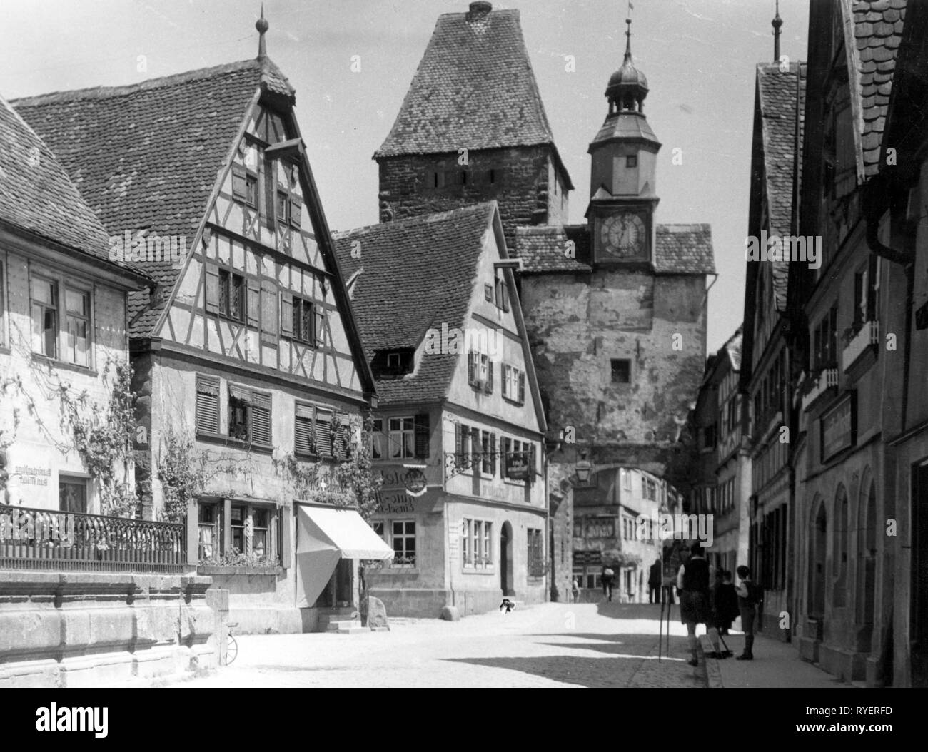 Geografía / viajes, Alemania, Rothenburg ob der Tauber, calles, con Roedergasse Markusturm, 1950-Clearance-Info-Not-Available Additional-Rights Foto de stock