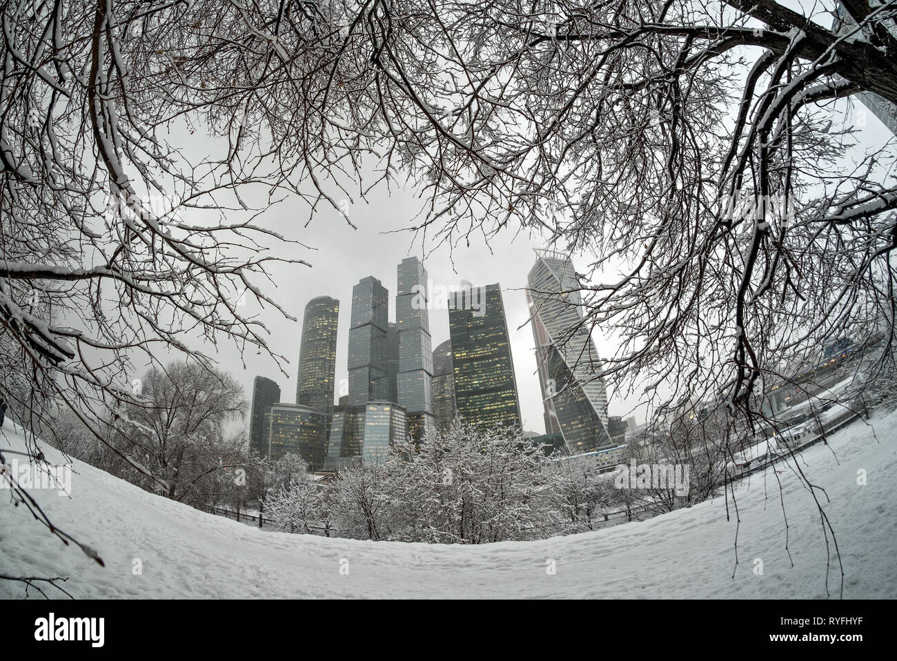 Moscú-ciudad bajo la nieve, Rusia Foto de stock