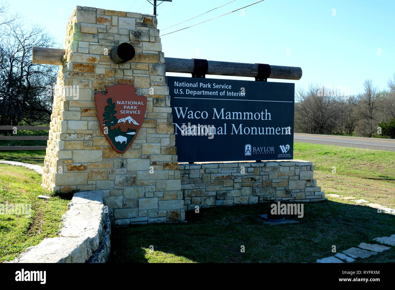 Señal de entrada en la Waco Gigantesco monumento nacional en Waco, Texas, Estados Unidos; Servicio de Parque Nacional de EE.UU., el Departamento del Interior. Foto de stock