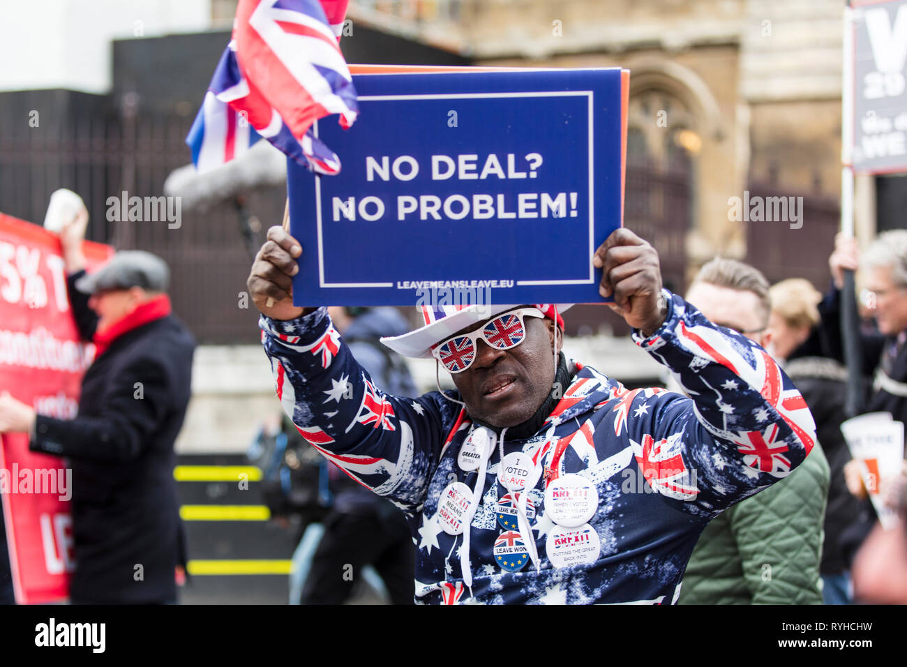Londres, Reino Unido - 13 de marzo de 2019: Pro brexit suporters, brexiteers, en el centro de Londres que enarbolaban banderas en campaña para abandonar la Unión Europea en Westminster: Crédito de la gota de tinta/Alamy Live News Foto de stock