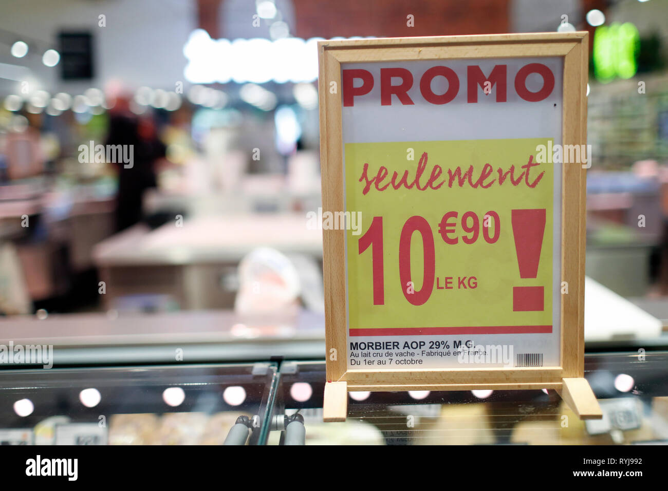 Promoción de ventas. Supermercado. Francia. Foto de stock