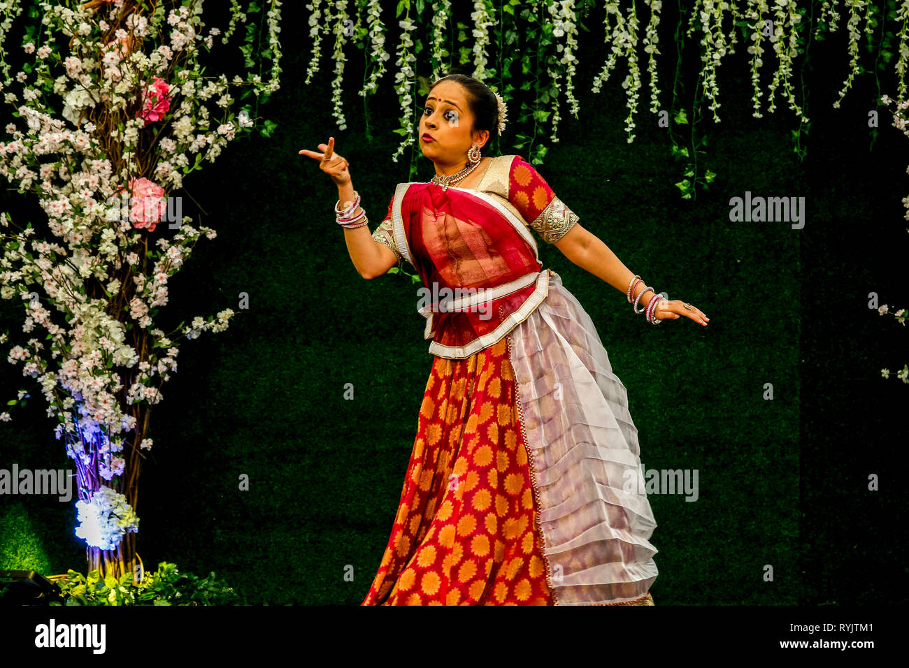 Espectáculo de danza tradicional en Janmashtami festival hindú, Bhaktivedanta Manor, Watford, Reino Unido. Foto de stock