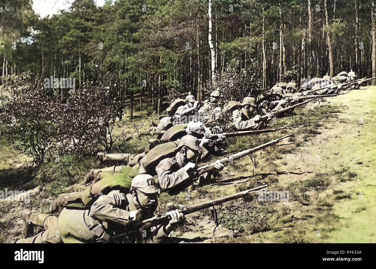 12. Königlich Sächsisches Infanterie-Regiment Nr. 177, uso de armas, fusiles Mauser, Pickelhaube de Alemania de 1914, Dresde, en Feuerstellung Schützen Foto de stock