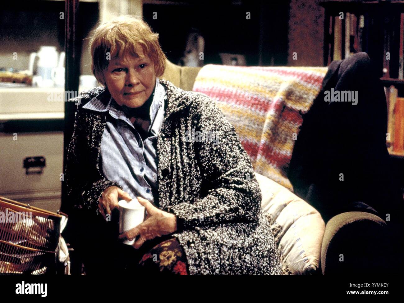 JUDI DENCH, Iris, 2001 Foto de stock