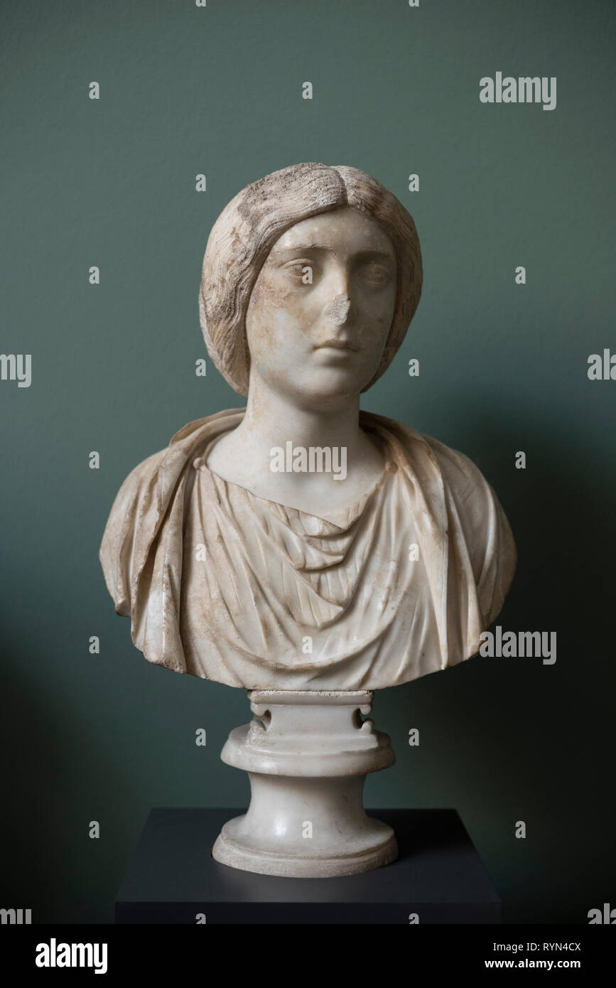Copenhague. Dinamarca. Busto retrato de la Emperatriz Crispina Bruttia romana, esposa del emperador Cómodo. Ny Carlsberg Glyptotek. Bruttia Crispina, 164 AD - 191 AD. Em Foto de stock