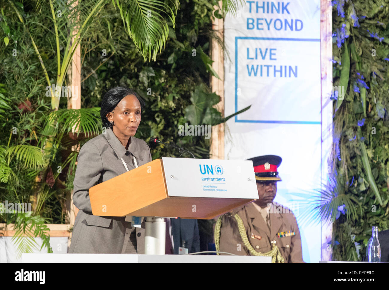 Nairobi, Kenya. 14 Mar, 2019. El Director Ejecutivo interino de la  Organización de las Naciones Unidas para el Medio Ambiente (PNUMA) Joyce  Msuya (L) pronuncia un discurso en el segmento de alto