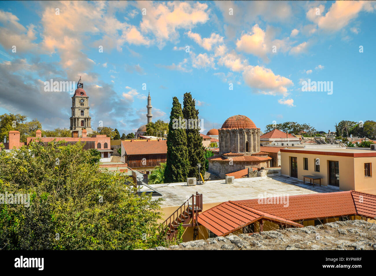 Rascacielos de la antigua ciudad de Rodas, Grecia, en la isla de Rodas