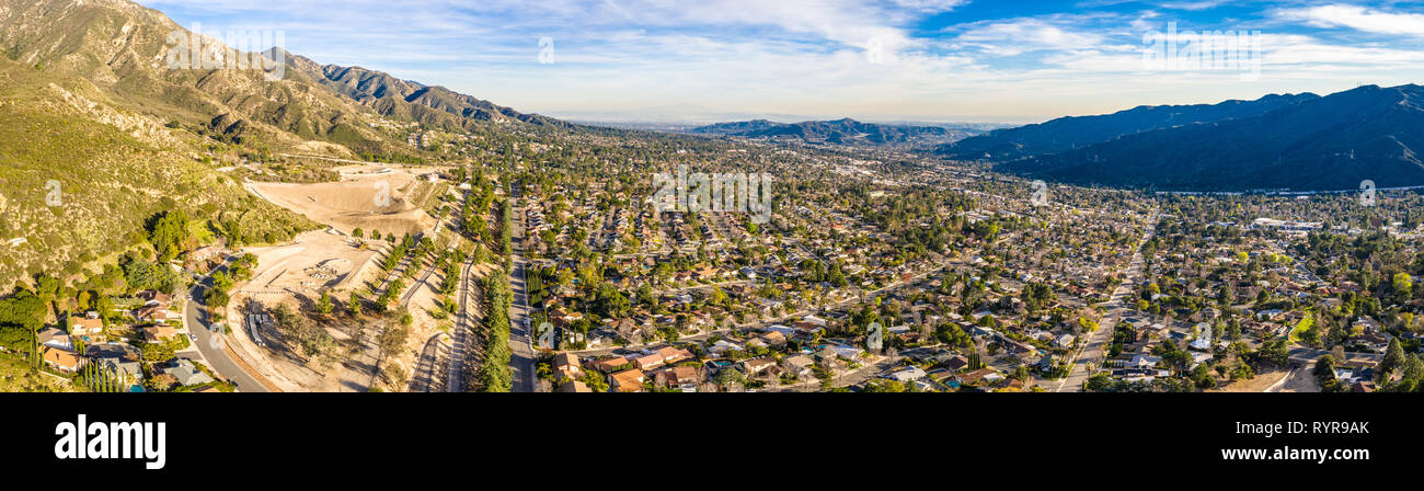 North Hollywood Burbank Glendale antena de Pasadena en Los Ángeles la Autopista Ciudad de montaña alberga, California Foto de stock