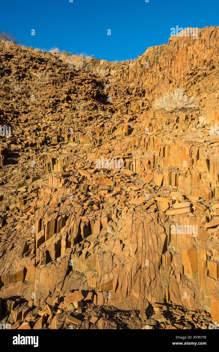 Columnas de basalto, órgano de tubos, cerca de Twyfelfontein, Namibia Foto de stock