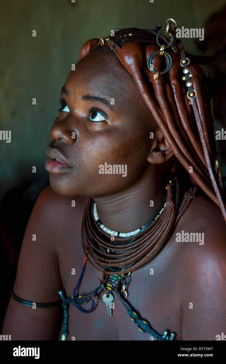 Joven Himba girl, Kaokoland, Namibia Foto de stock