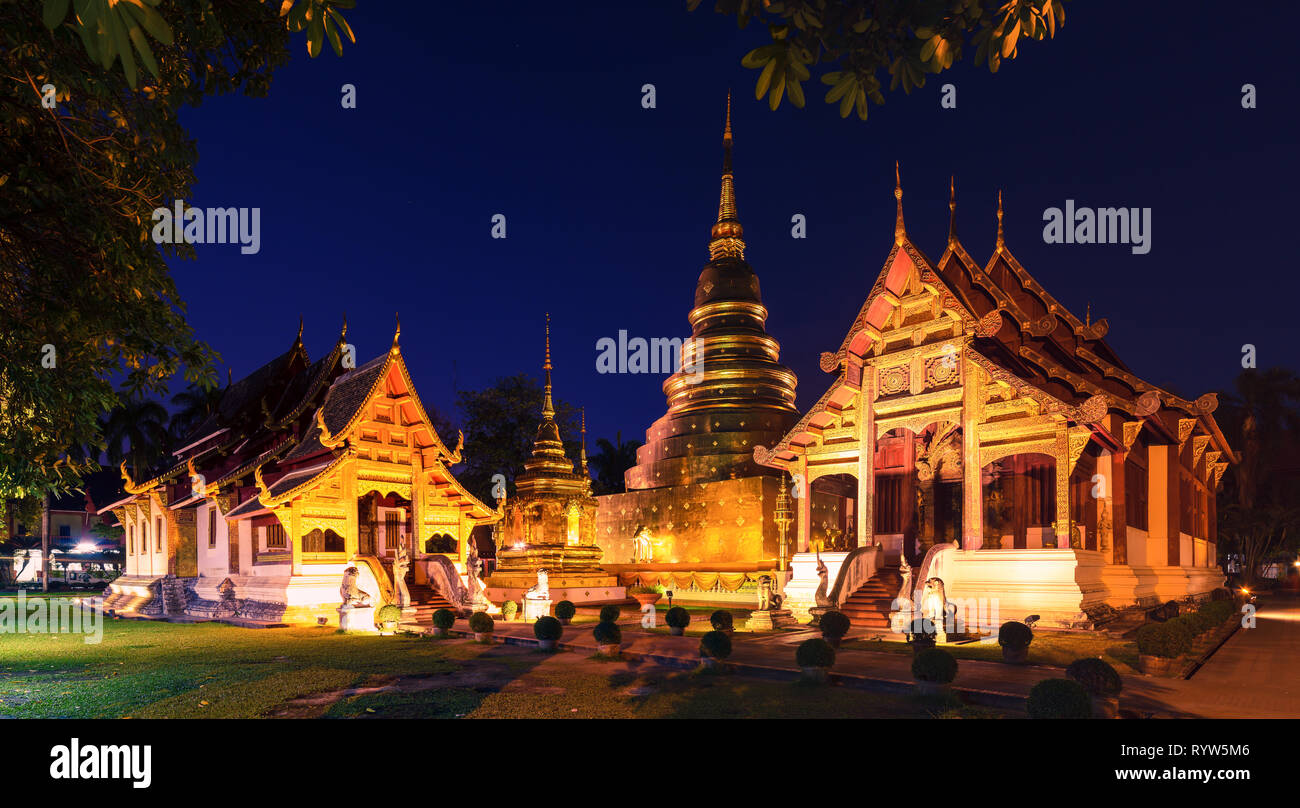 Wat Phra Singh al anochecer, Chiang Mai, Tailandia Foto de stock