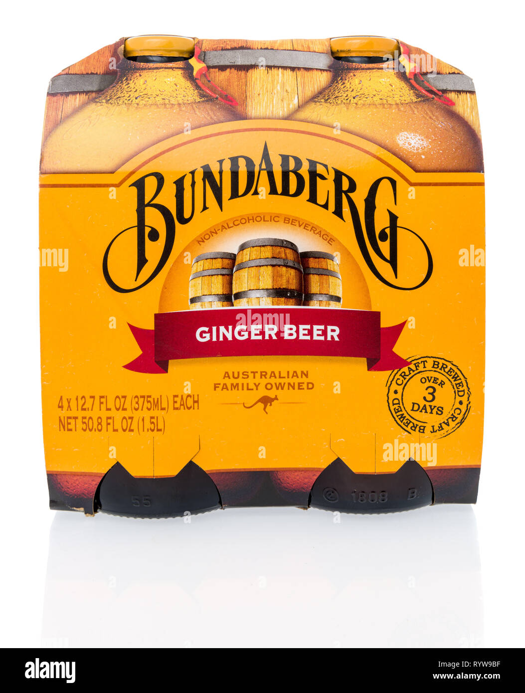 Winneconne, WI - 10 de marzo de 2019: un paquete de Bundaberg Ginger Beer sobre un fondo aislado Foto de stock
