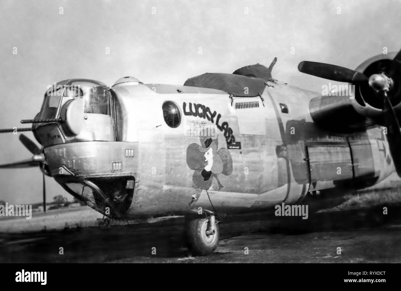 Fotografías personales y memorabilia de combate estadounidenses durante la Segunda Guerra Mundial. B-24 Liberator bombardero pesado de nariz art. Foto de stock