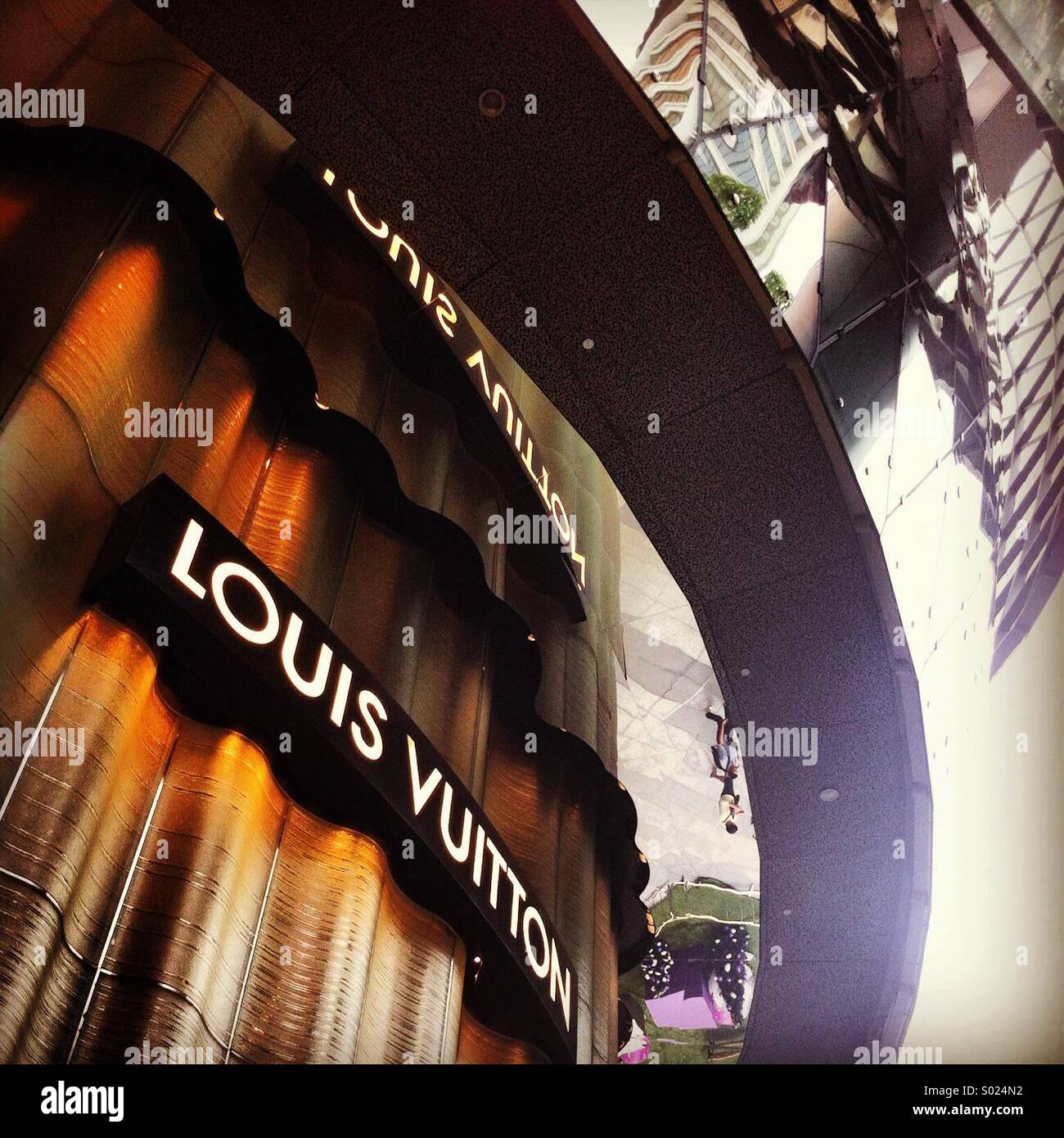 Louis Vuitton signo de Ion Orchard, Singapur Fotografía de stock - Alamy
