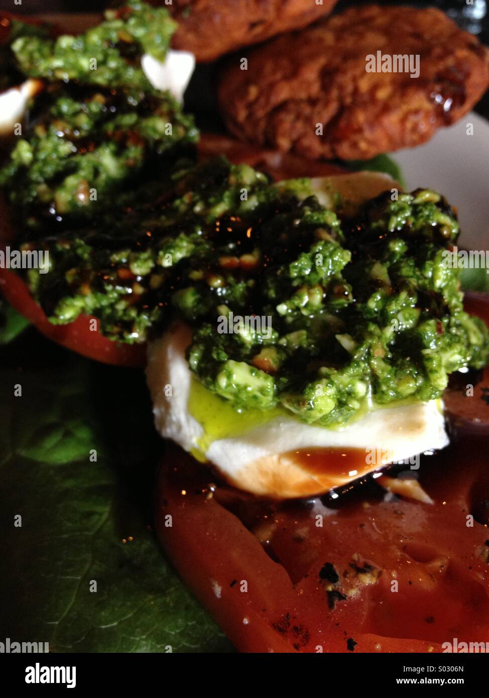 Asombrosamente fresco desde el jardín capriesi con falafel. Foto de stock