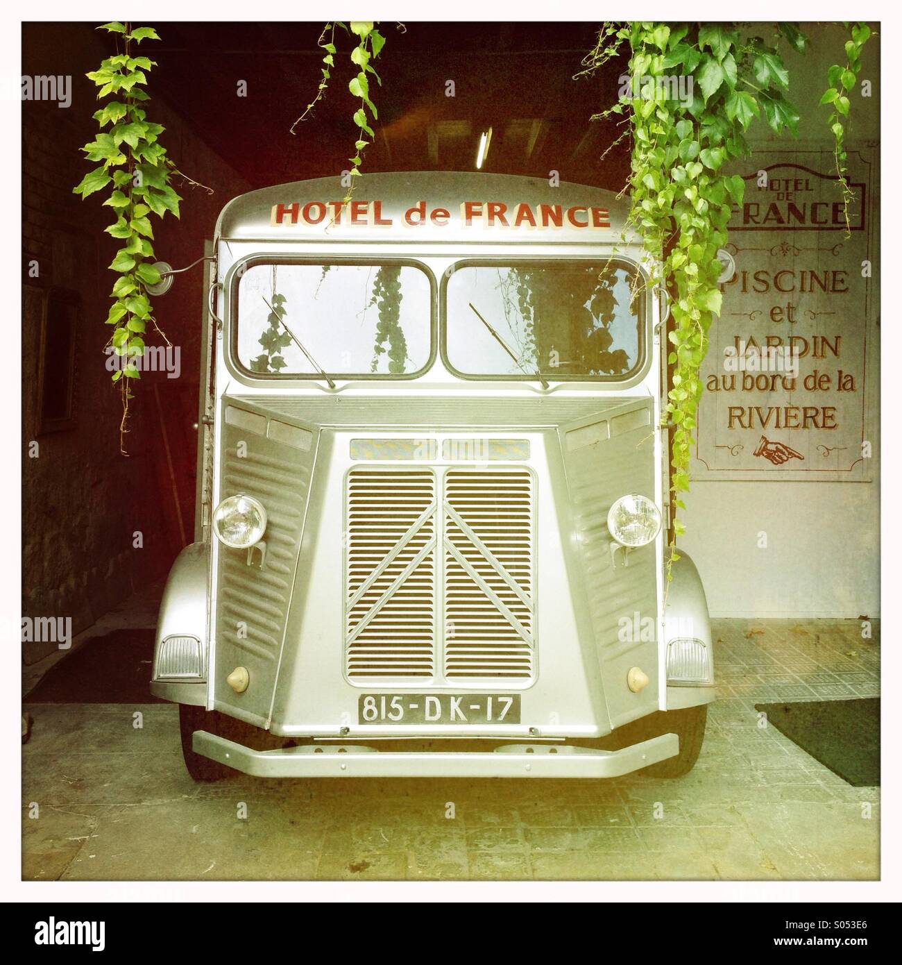 Vintage Citroën H van en la Francia rural Foto de stock