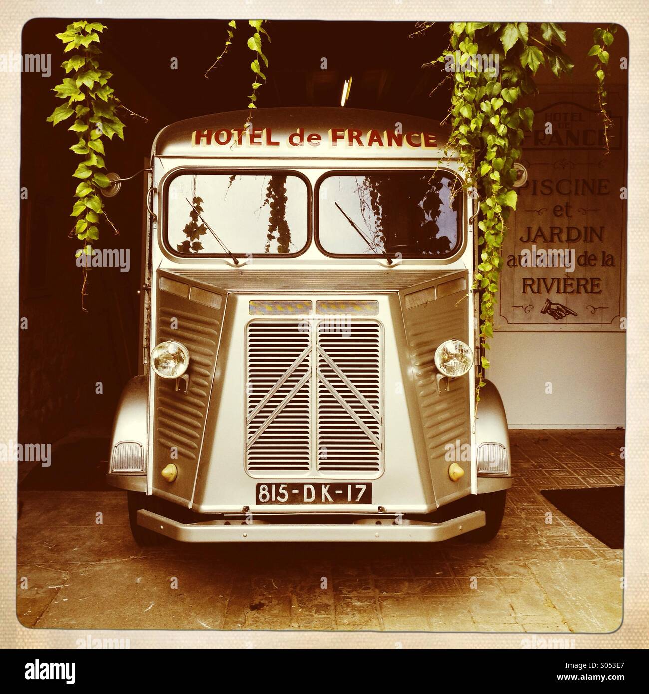 Vintage Citroën H van en la Francia rural Foto de stock
