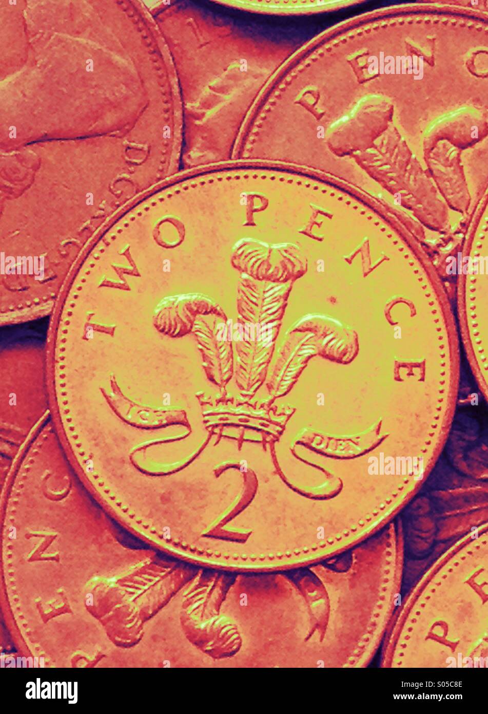 Montón de dos peniques monedas Foto de stock