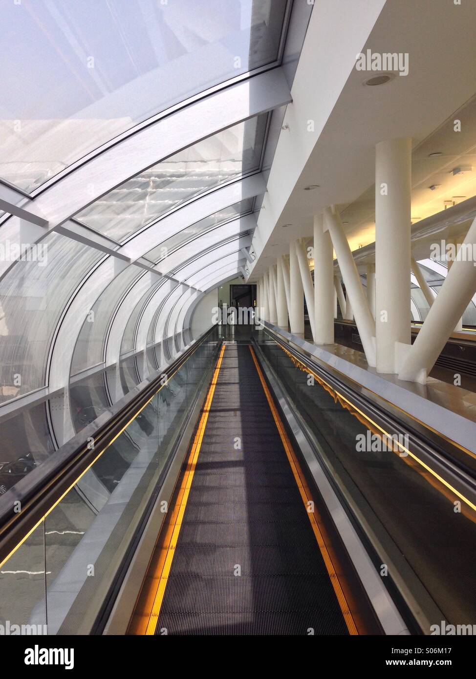 La Terminal 3 del aeropuerto de Dubai estación de metro Fotografía de stock  - Alamy