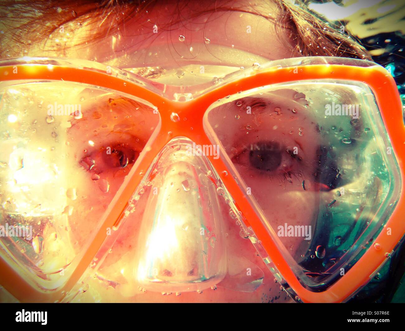 Ojos - niña submarino diver gafas protectoras Foto de stock