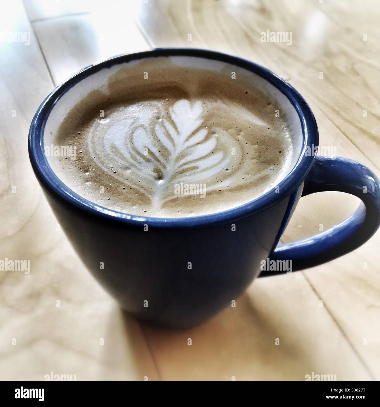 Latte art - Rosetta Foto de stock
