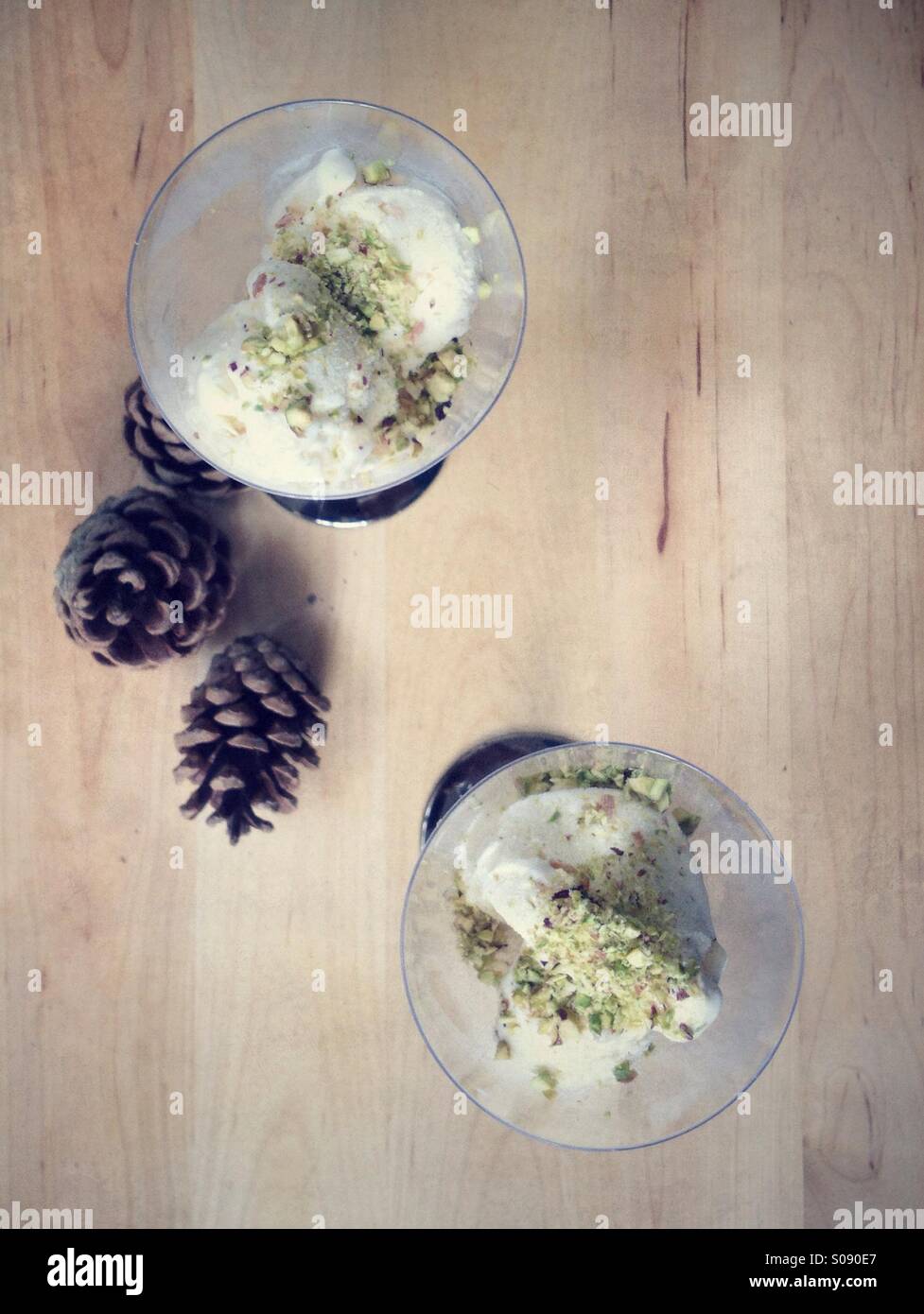 Macadamia helado con virutas de pistacho Foto de stock