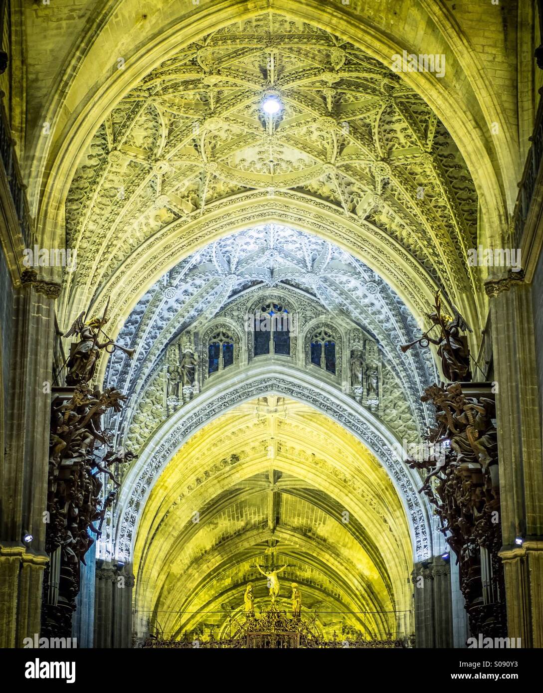 Interior de la Catedral de Sevilla. Dentro de la Catedral de Sevilla. Foto de stock