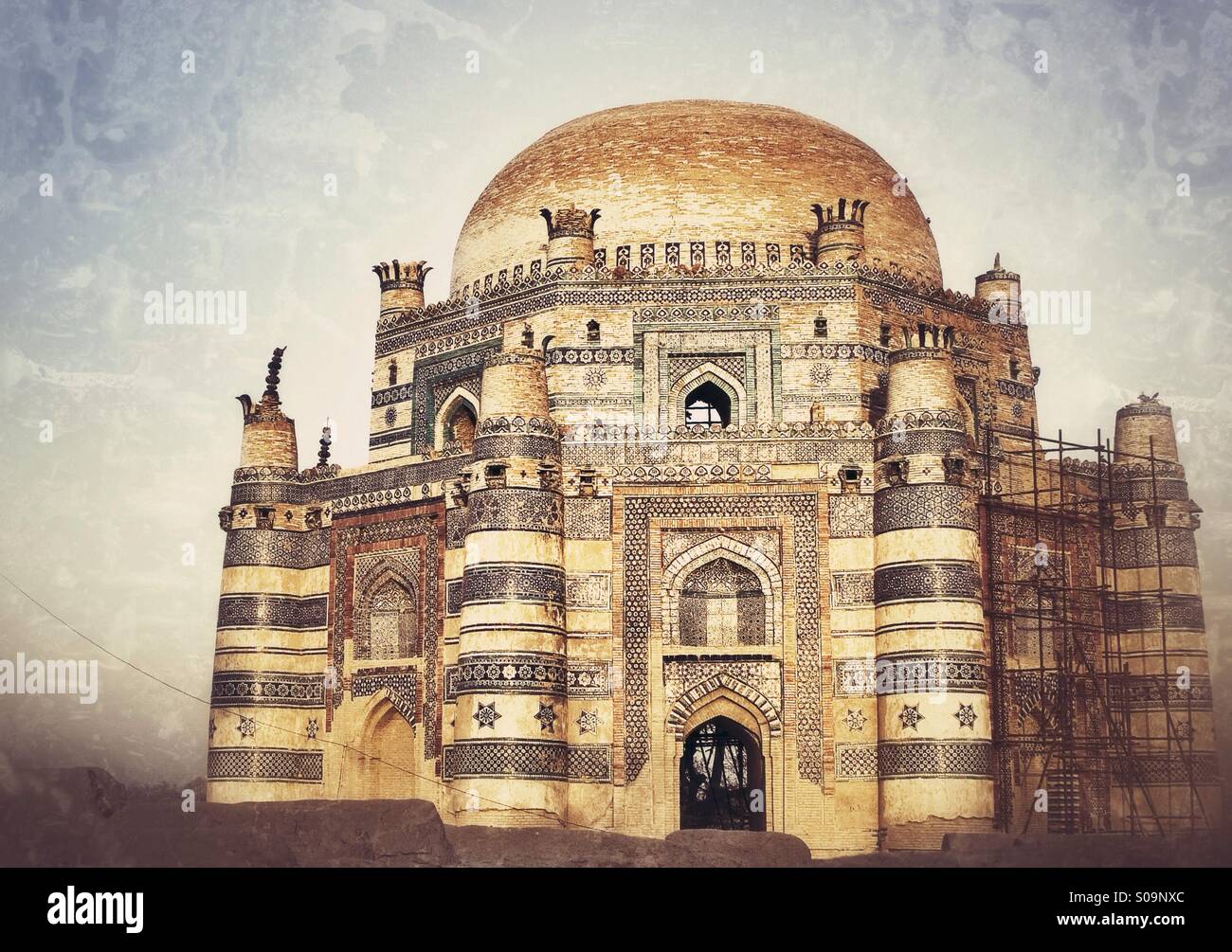 Tumba de Bibi Jawindi, monumento de la UCH Sharif, Punjab, Pakistán