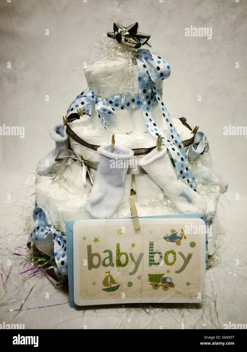 Tarta de pañales para un baby shower para una niña recién nacida Fotografía  de stock - Alamy